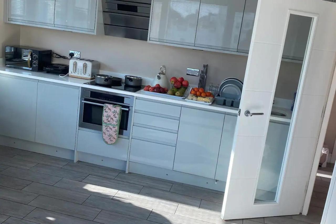 Beautiful Apartment Very Close To The Beach Brighton Екстер'єр фото